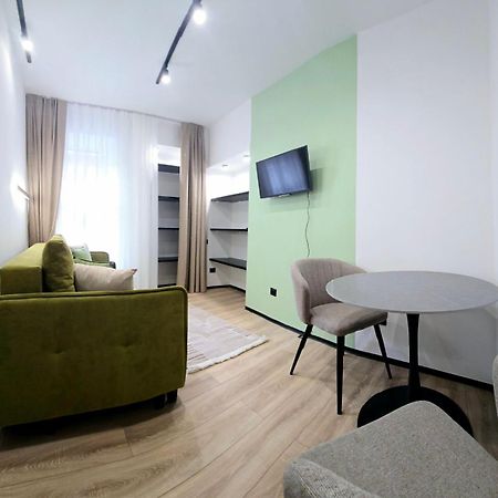 Apartment In The City Center Near The Park Leópolis Exterior foto