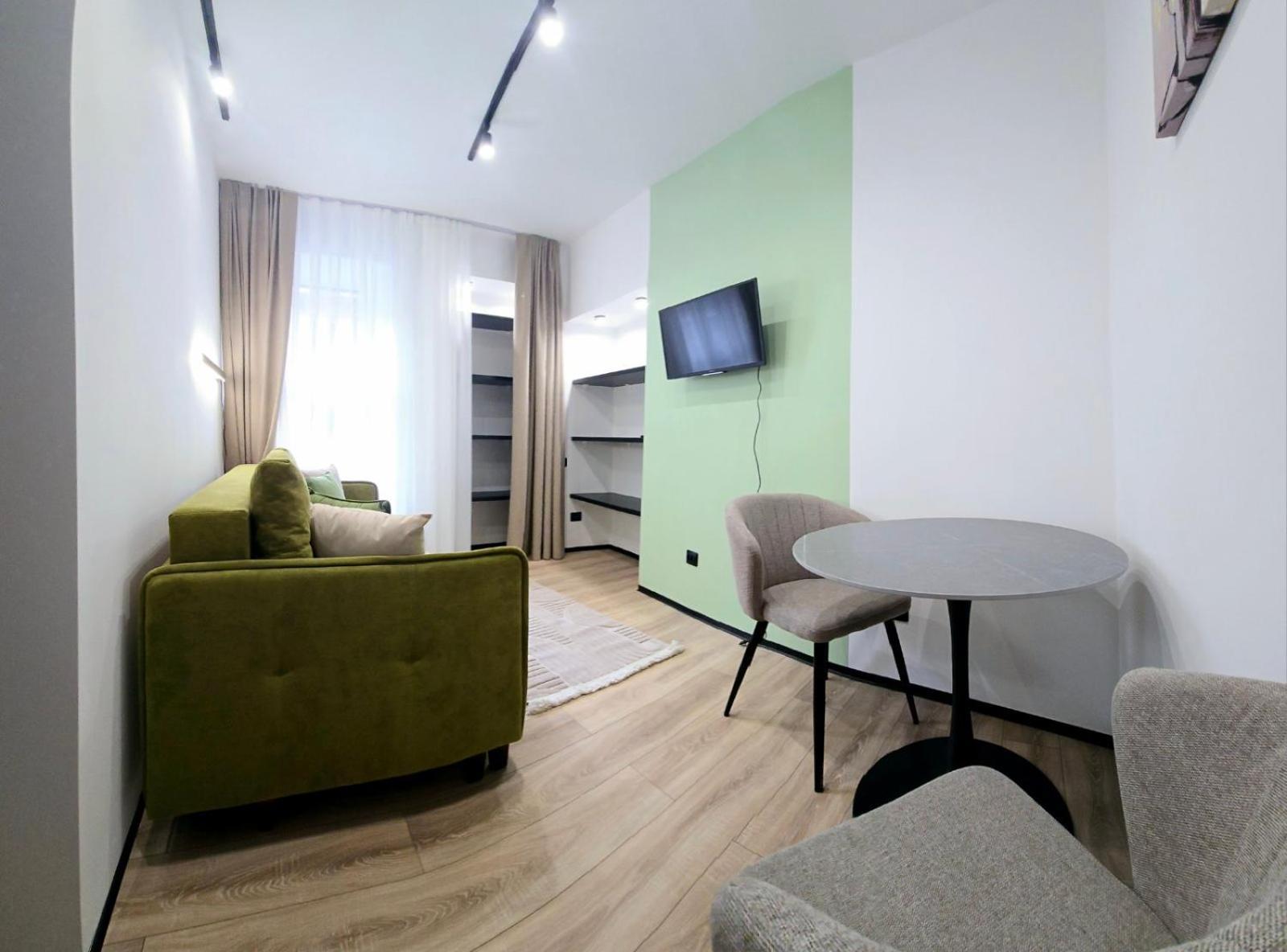 Apartment In The City Center Near The Park Leópolis Exterior foto